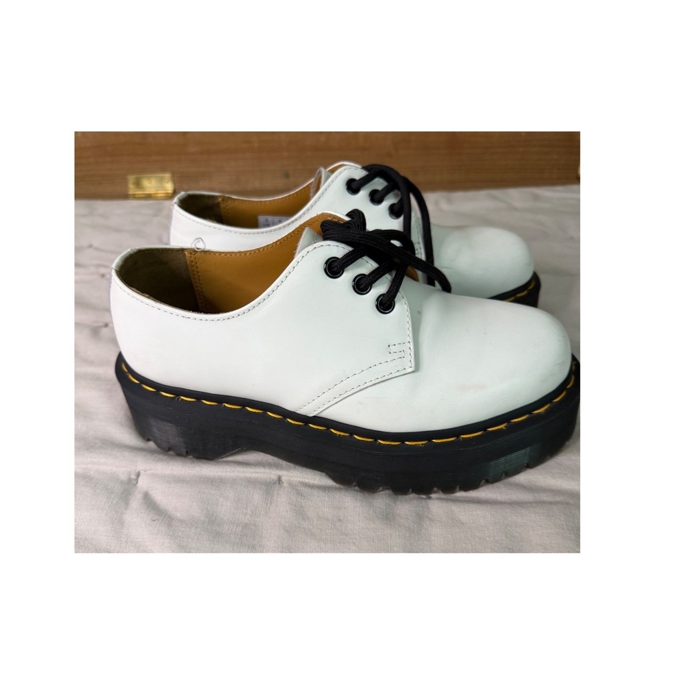 Dr. Martens Womans Platform SZ 7 Quad White Leather Shoes Oxfords Chunky Airwave
